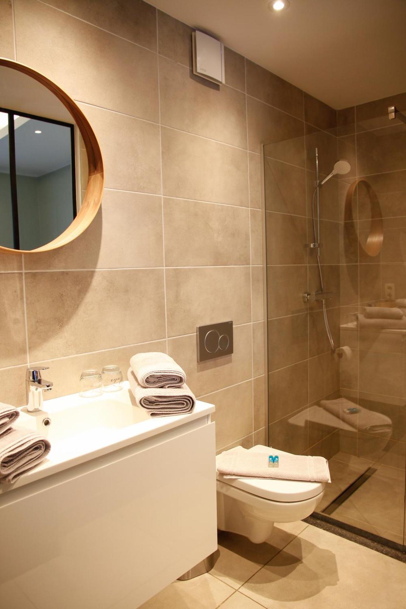 Double Room,1523554255:JPEG