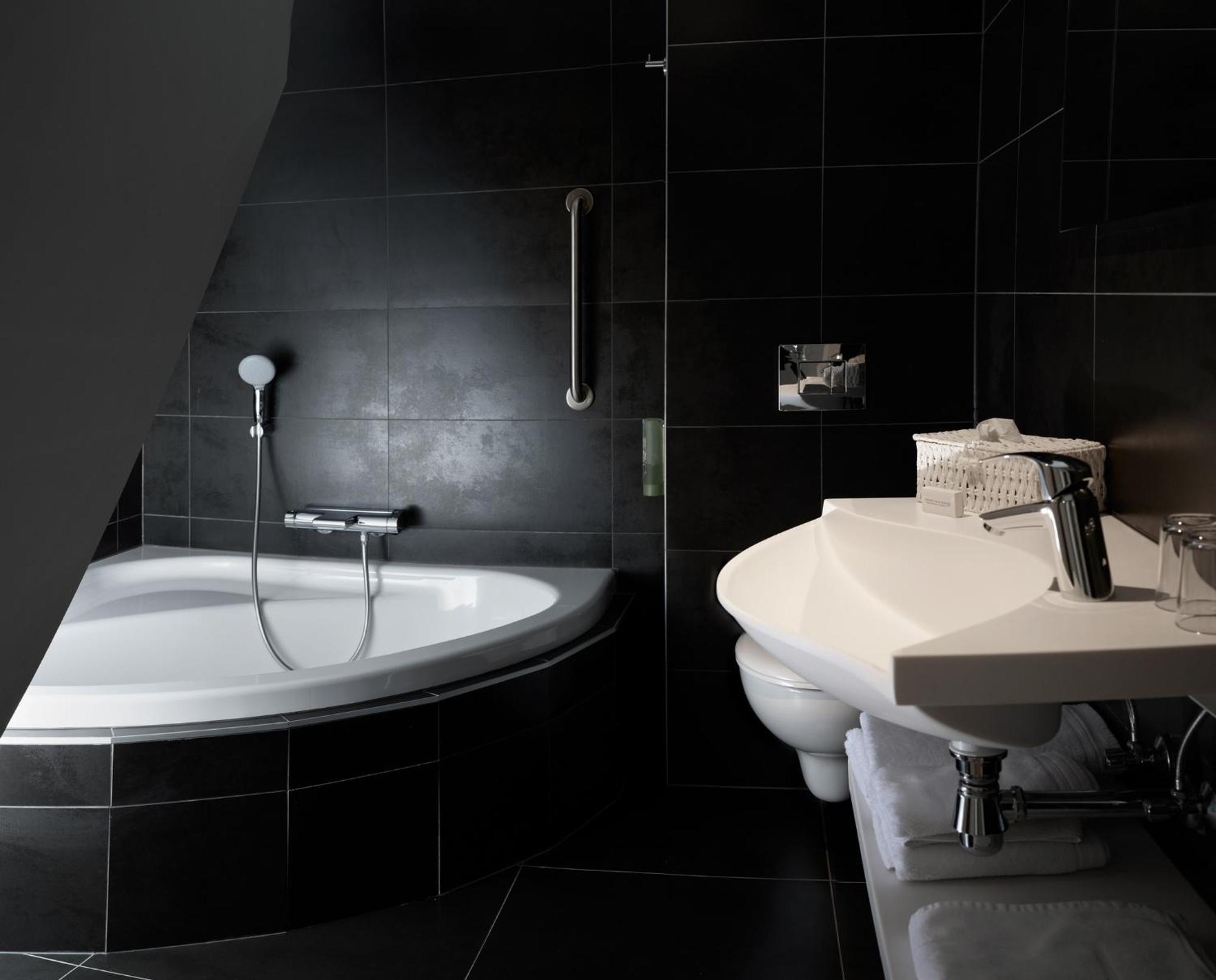 Deluxe Double Room Bath